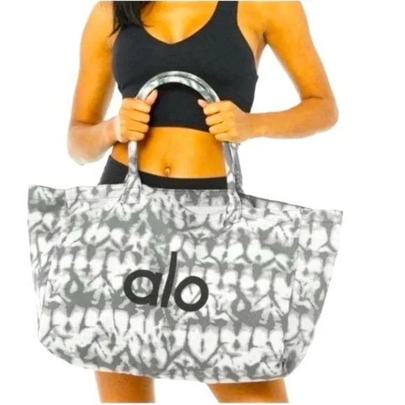 ALO Yoga Tote - Picture 5 of 5